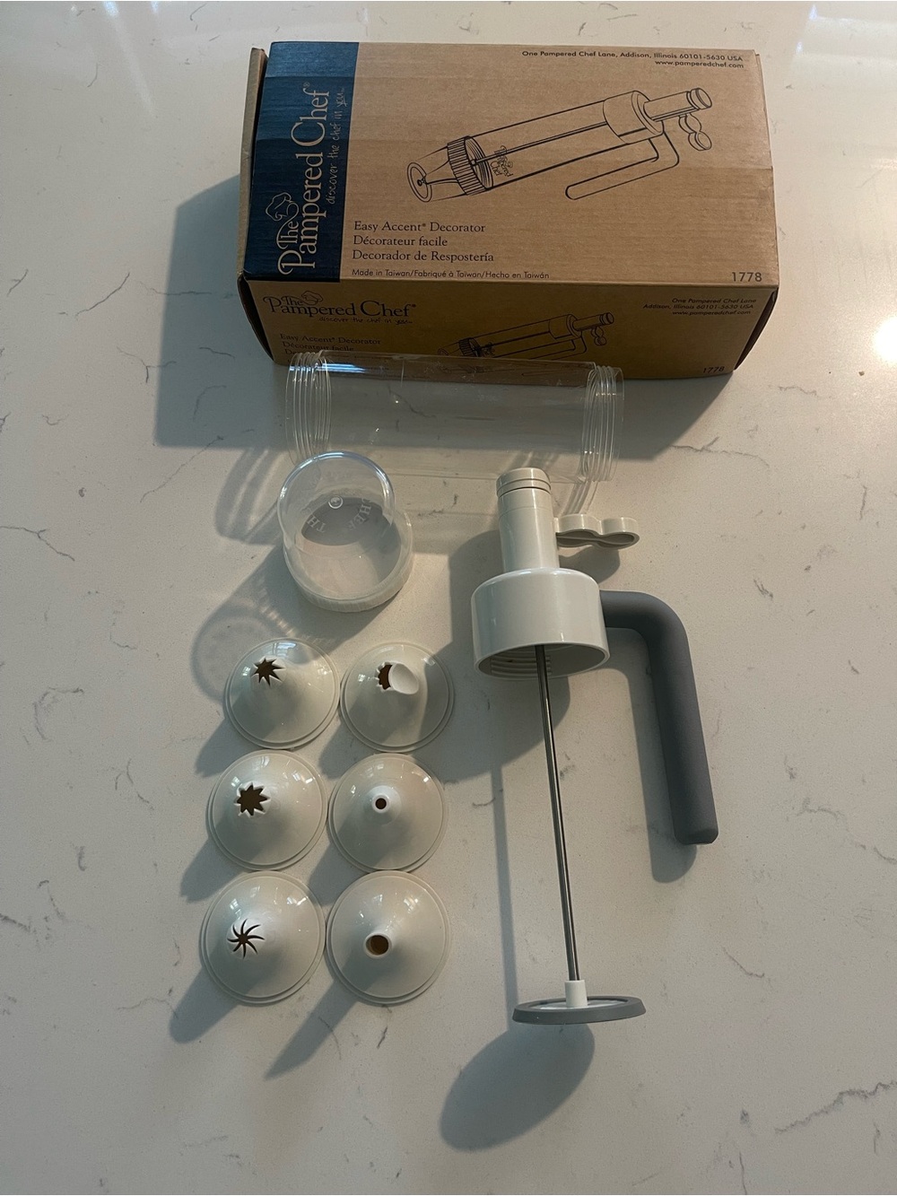 Pampered Chef White and Gray Easy Accent Decorating Gun with Tips